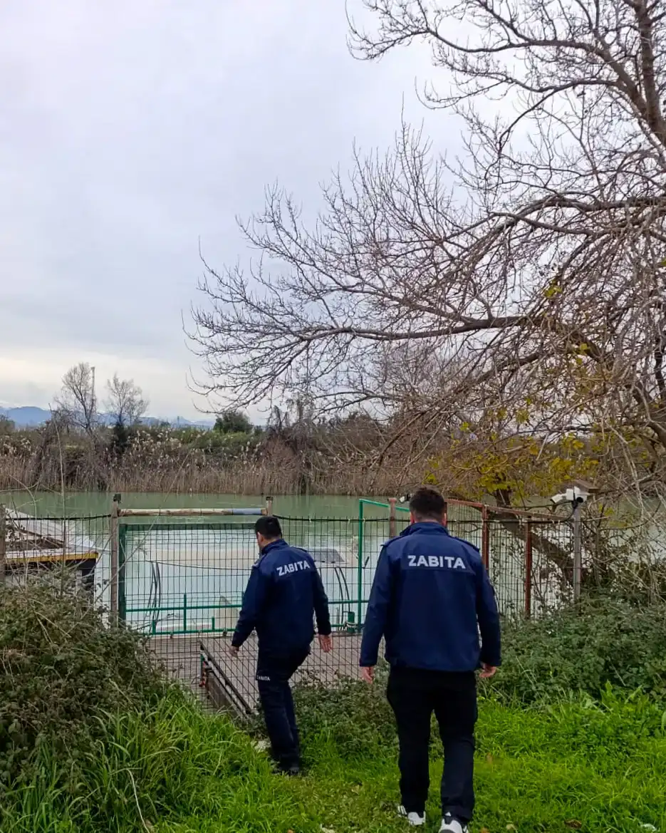 manavgat-irmaginda-belediye-tarafindan-kacak-yapilar-yikildi