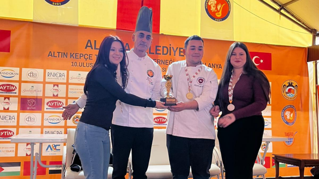 alanyada-buyuk-rekabet-zirvenin-sahibi-antalya-belek-universitesi