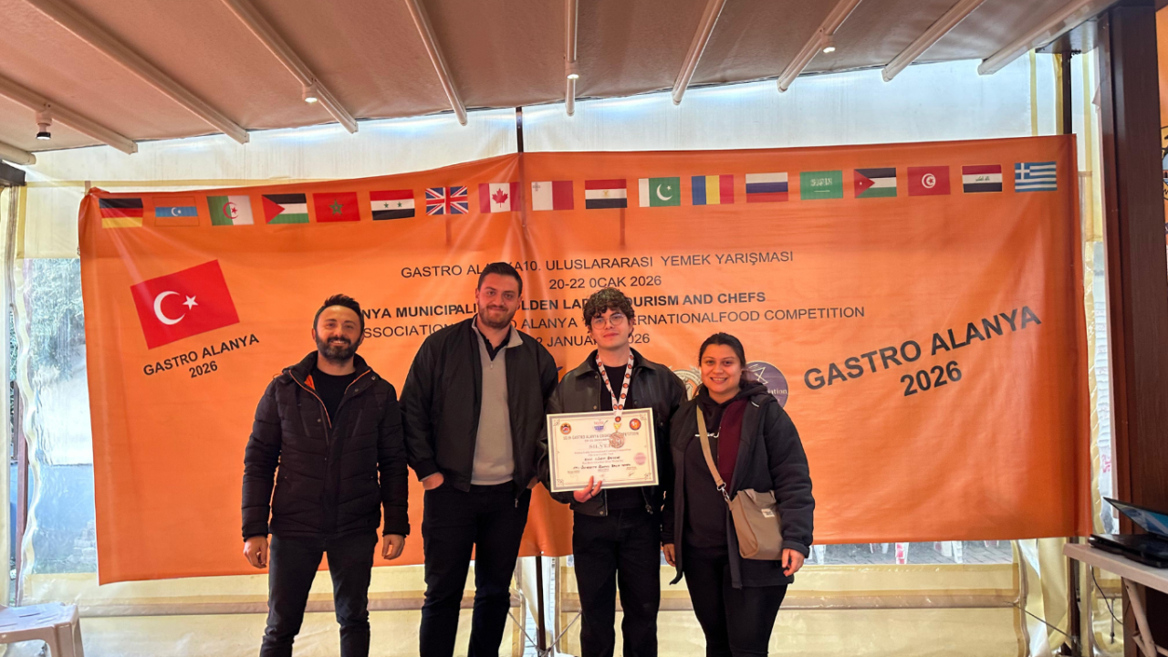 alanyada-buyuk-rekabet-zirvenin-sahibi-antalya-belek-universitesi