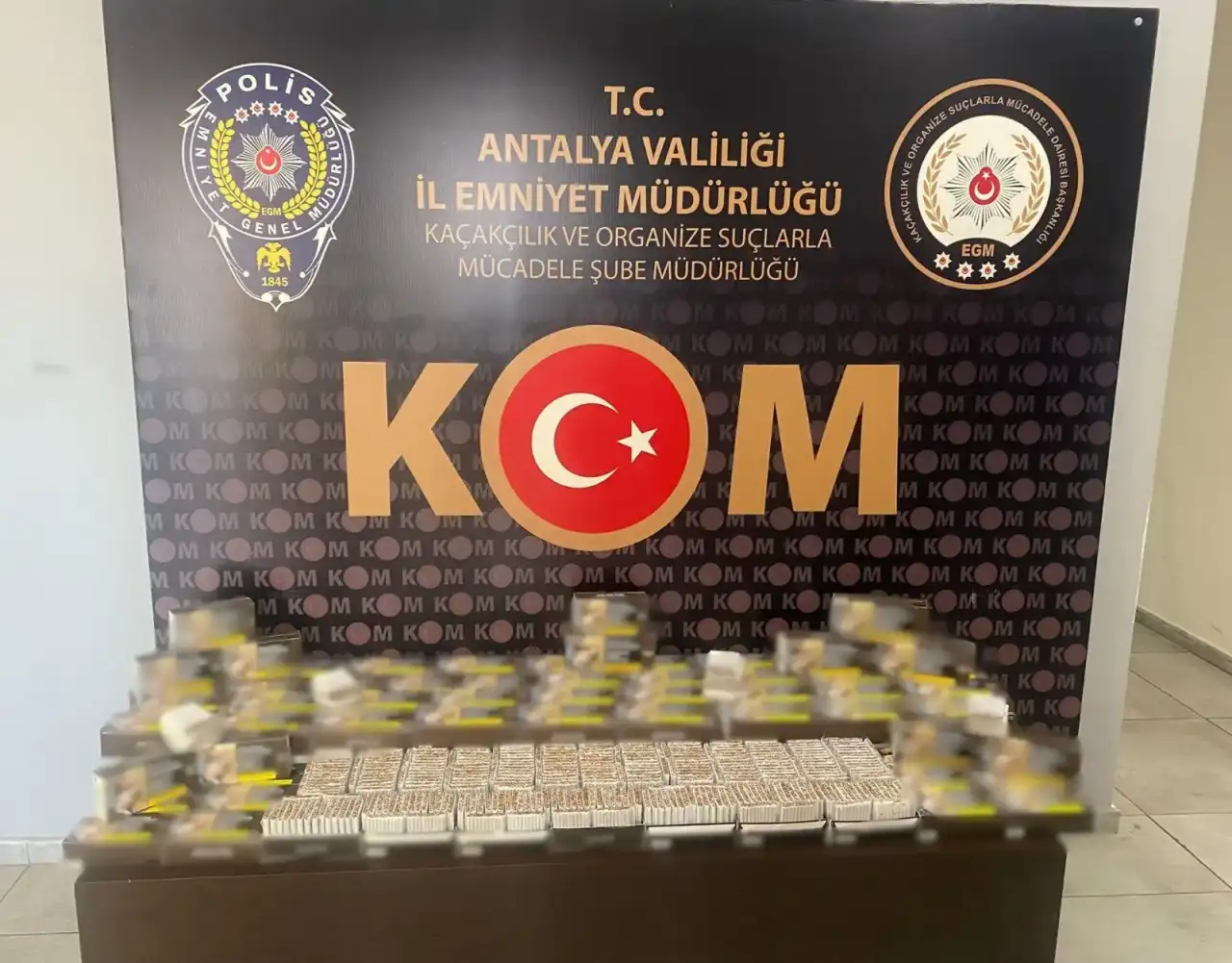 antalyada-kacakcilik-ve-orgut-suclarinda-cok-sayida-tutuklama-12-supheli-tutuklandi