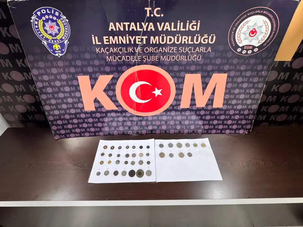 antalyada-kacakcilik-ve-orgut-suclarinda-cok-sayida-tutuklama-12-supheli-tutuklandi