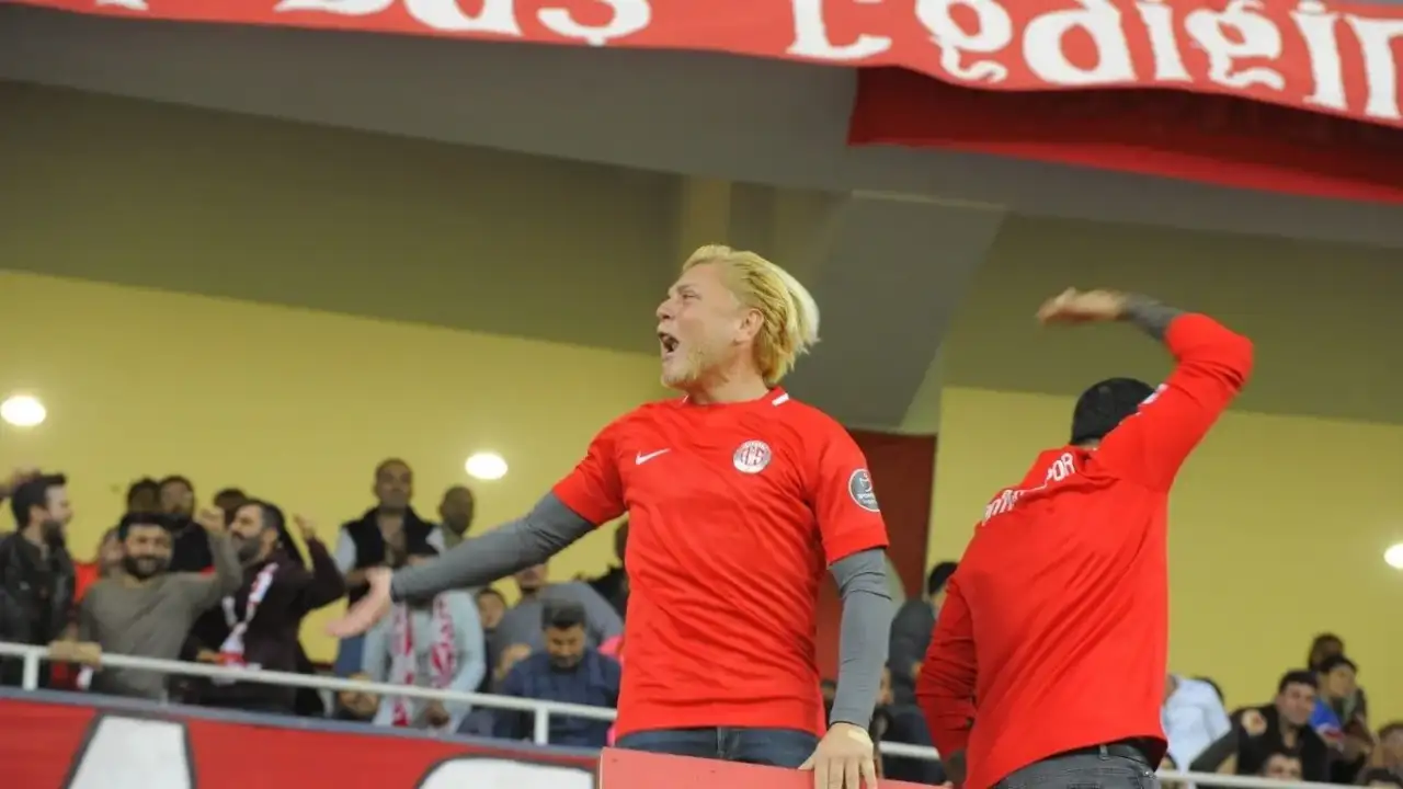 antalyada-yagmura-ragmen-tribunler-kirmizi-olacak