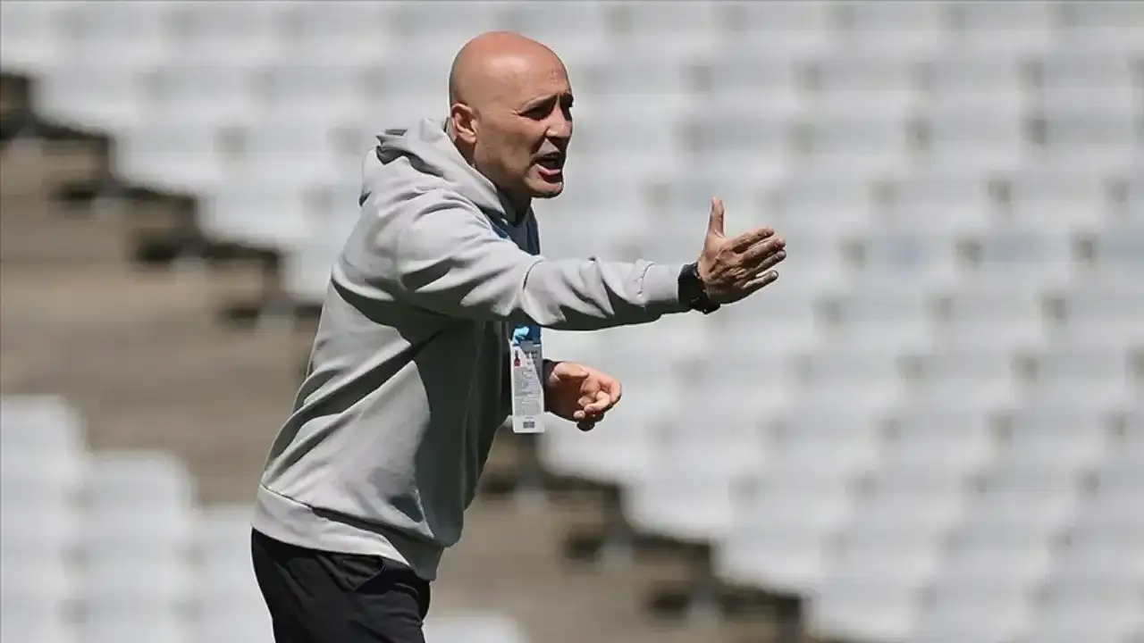 antalyaspor-teknik-direktoru-ugurludan-taraftara-cagri-birlikte-basaracagiz