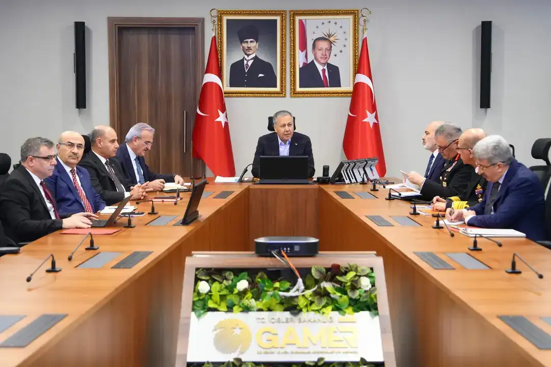 bakan-yerlikayadan-81-ilde-es-zamanli-toplanti-antalyadan-vali-ve-guvenlik-yetkilileri-katildi