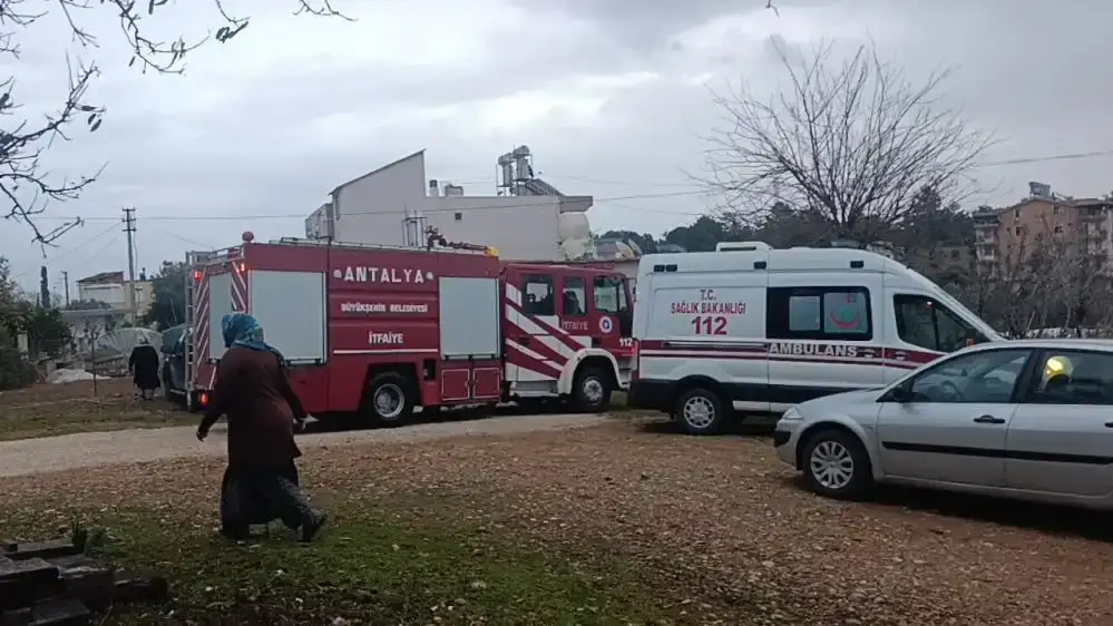 manavgatta-bacadan-dusen-kivilcimlar-yangina-neden-oldu-4-kisi-dumandan-etkilendi