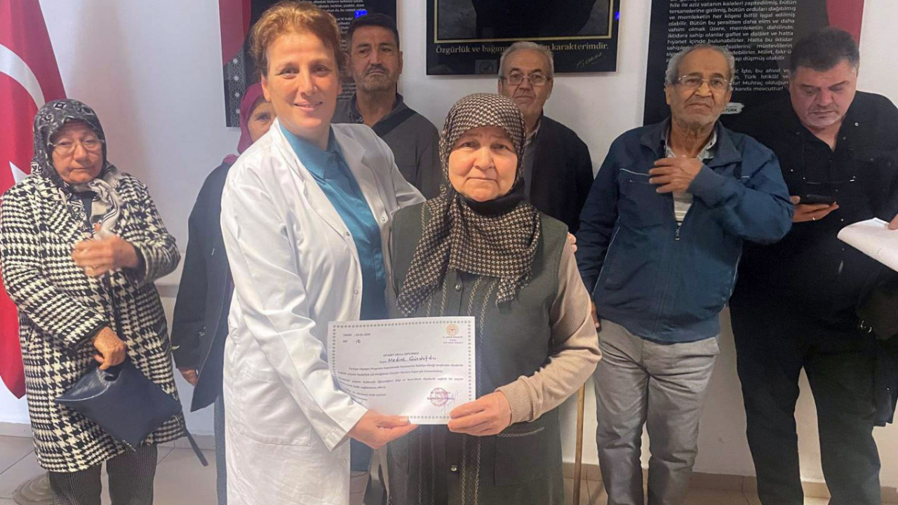 serikte-mezuniyet-sevinci-katilimcilara-diploma-verildi