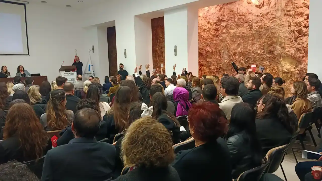 antalya-mimar-odasi-genel-kurulu-gerilimli-geciyor