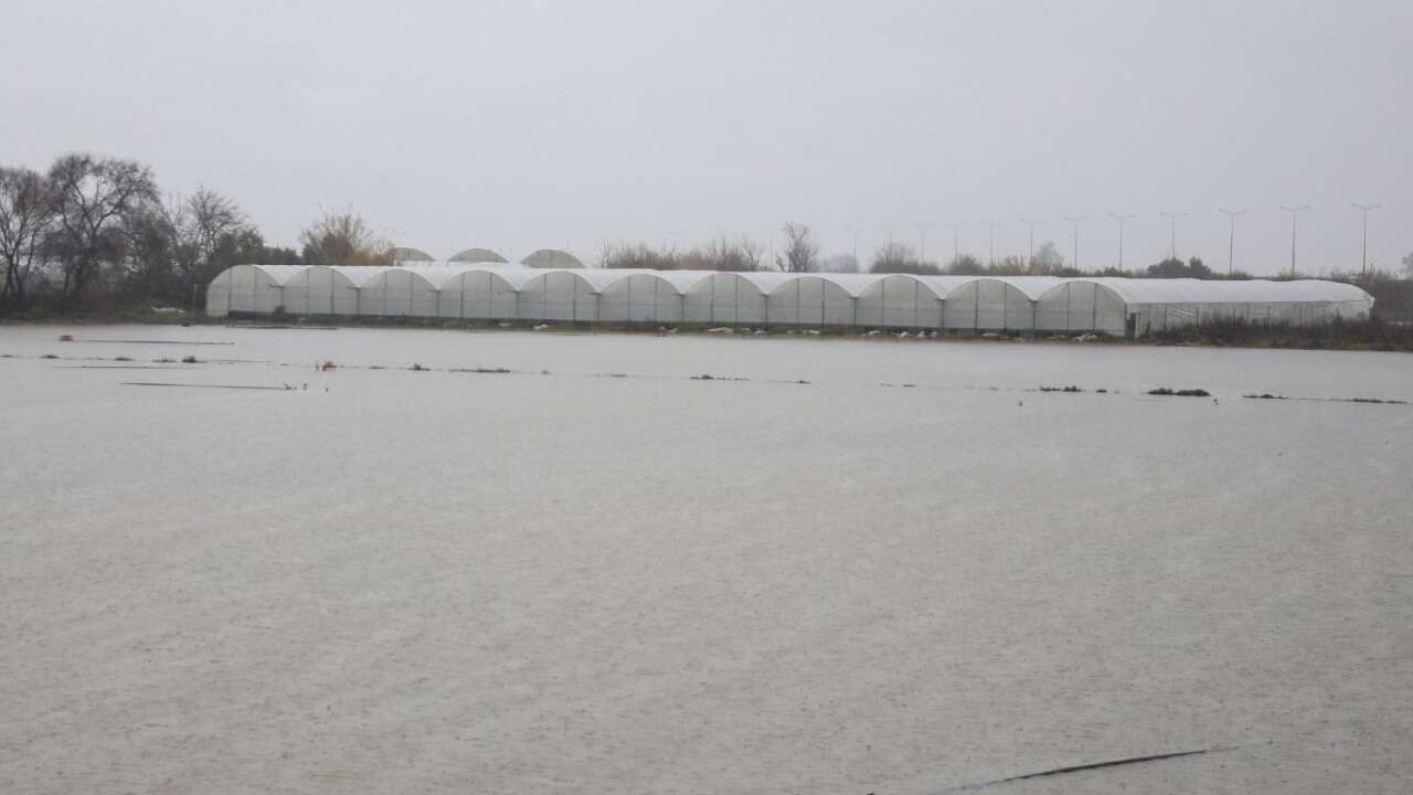 antalyada-sel-trafik-ve-tarimi-felc-etti