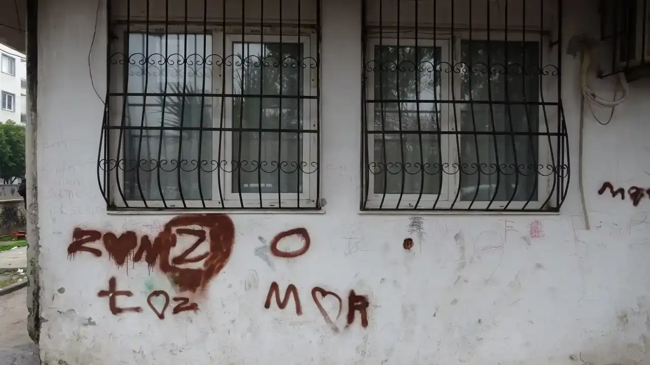 antalyada-zehir-temizligi-sokaklar-temizlendi