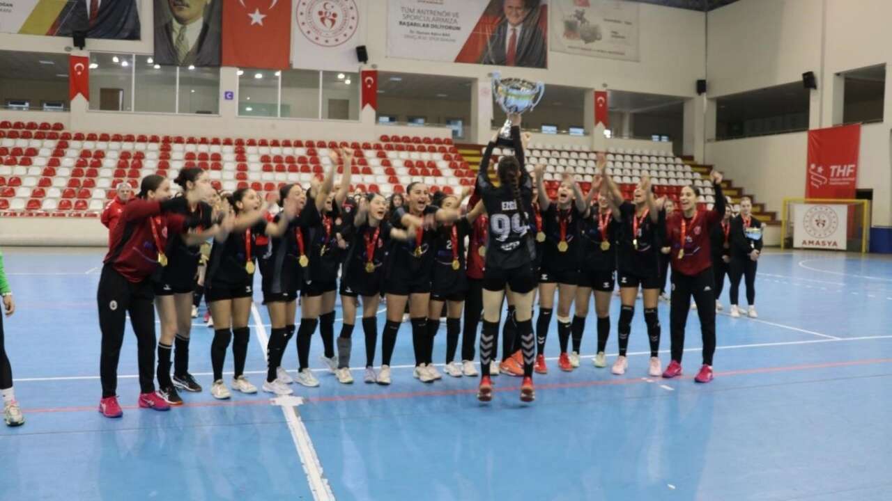 kepezin-yildiz-kizlari-turkiye-zirvesinde