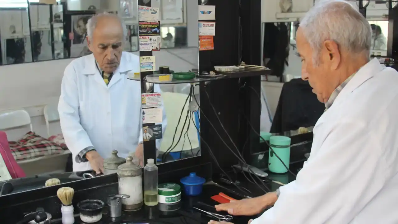 adananin-66-yildir-elinden-makas-dusmeyen-cinari