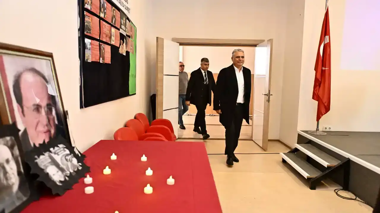 gazeteci-ugur-mumcu-katledilisin-33uncu-yilinda-antalyada-anildi