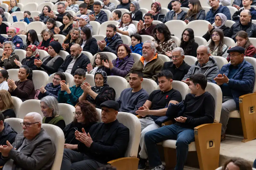 manavgatlilar-ugur-mumcuyu-edip-akbayram-sarkilariyla-andi