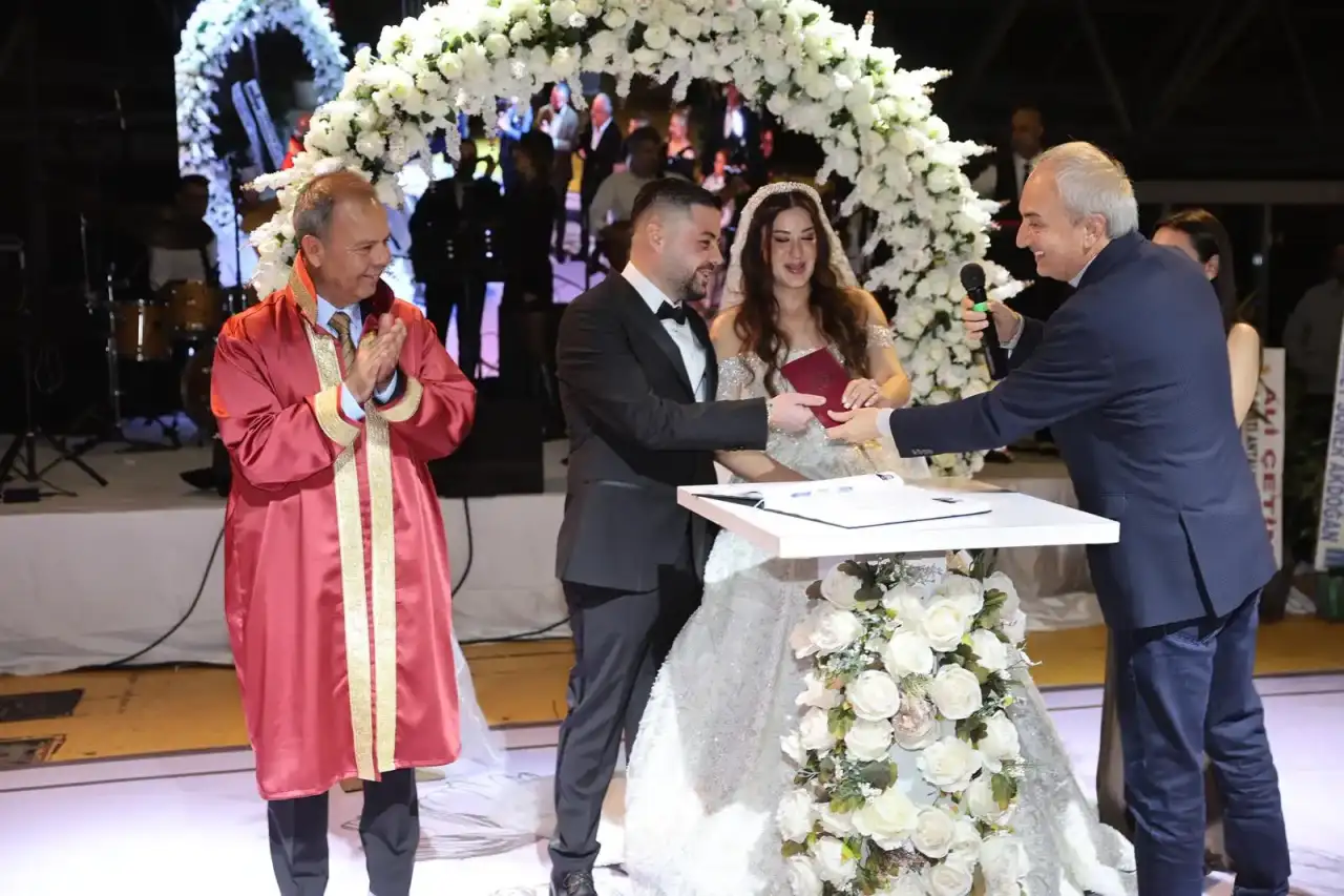 antalyada-gorkemli-dugun-siyaset-ve-is-dunyasi-bu-dugunde-bulustu