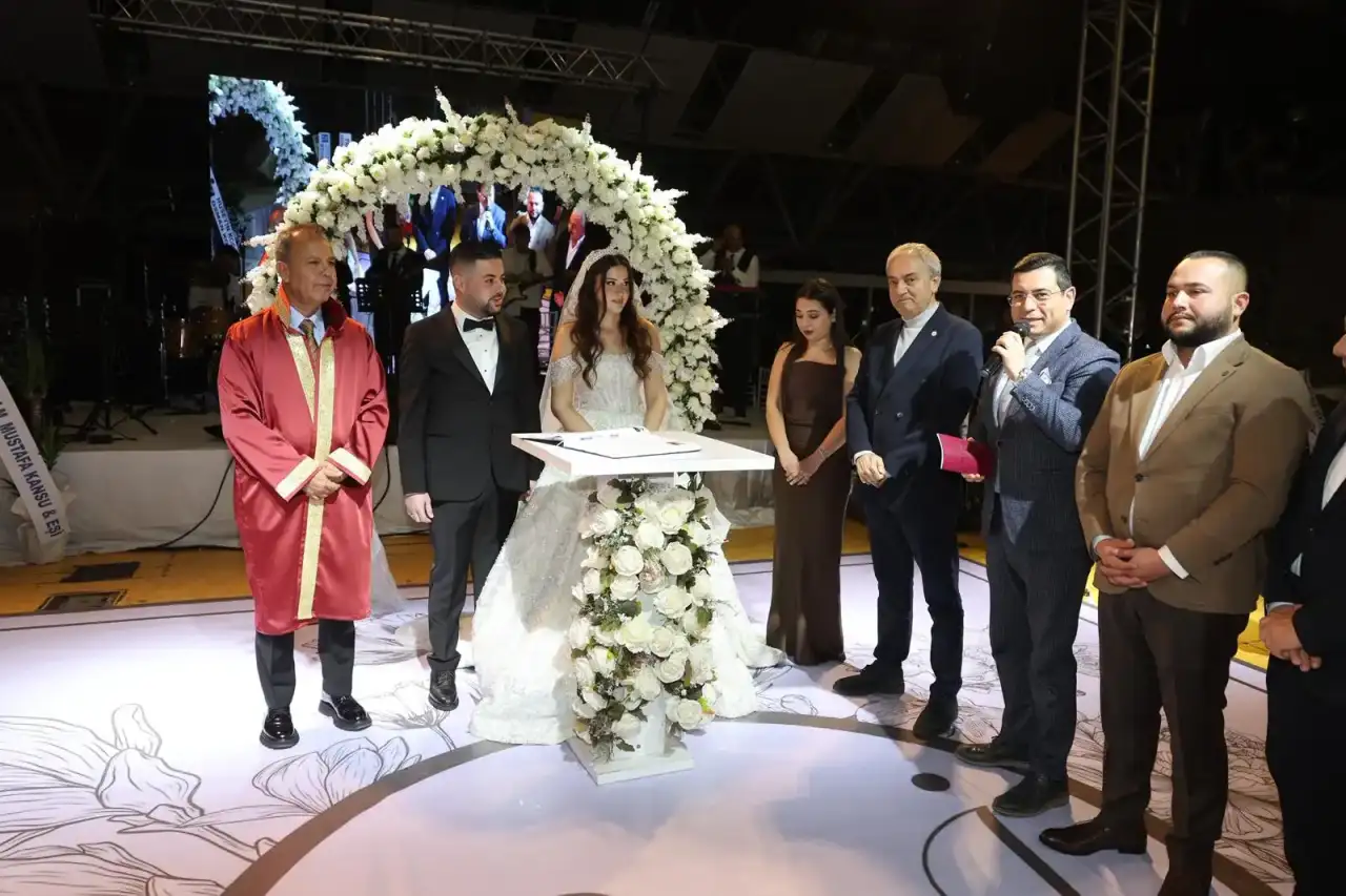 antalyada-gorkemli-dugun-siyaset-ve-is-dunyasi-bu-dugunde-bulustu