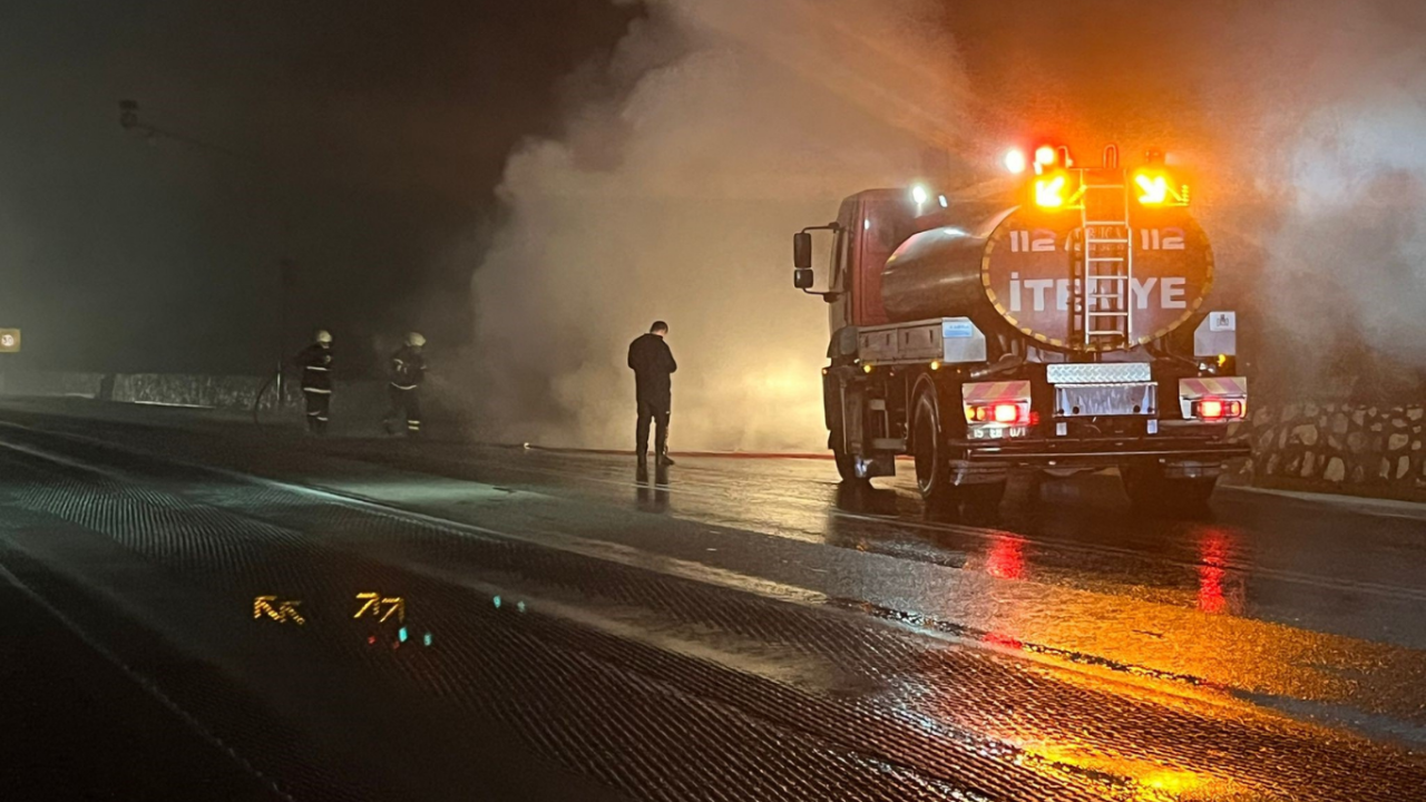 burdurda-seyir-halindeki-otomobil-alevlere-teslim-oldu