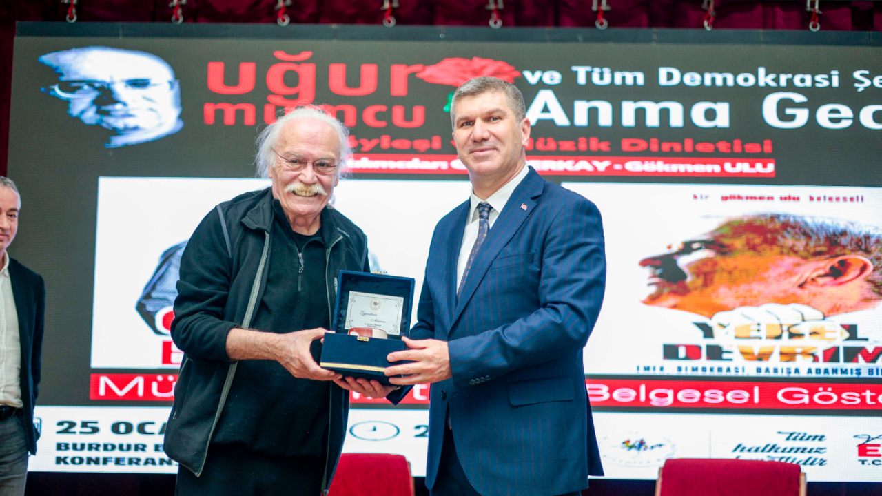 burdurda-ugur-mumcu-ve-demokrasi-sehitleri-anildi