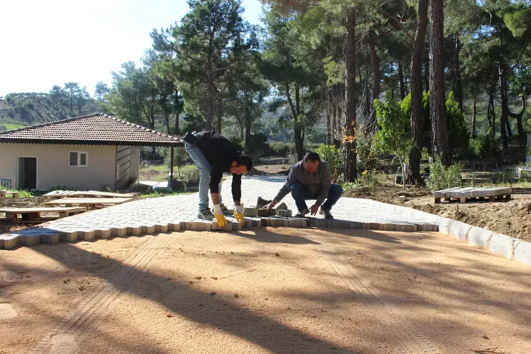 manavgatta-mezarliklar-yenileniyor-calismalar-3-mahallede-basladi