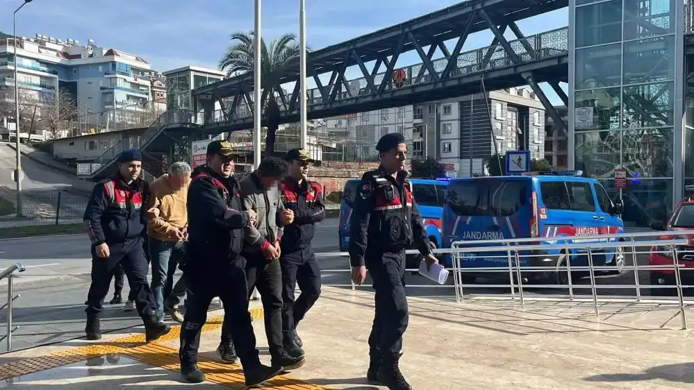 yarim-milyonluk-avokadoyu-calmak-istediler-yakalanan-suphelilere-adli-kontrol