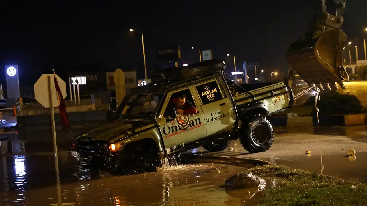 antalya-sel-felaketine-karsi-tek-yurek