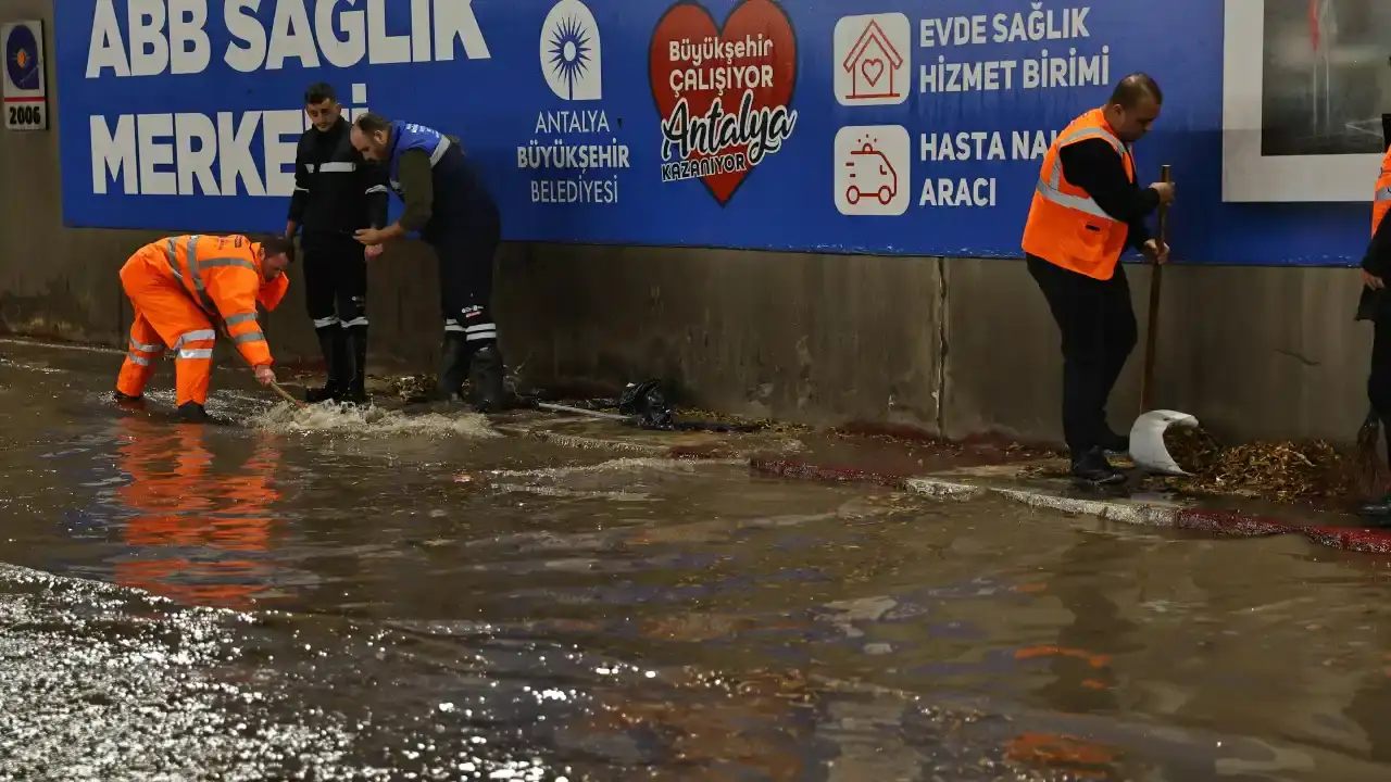 antalya-sel-felaketine-karsi-tek-yurek