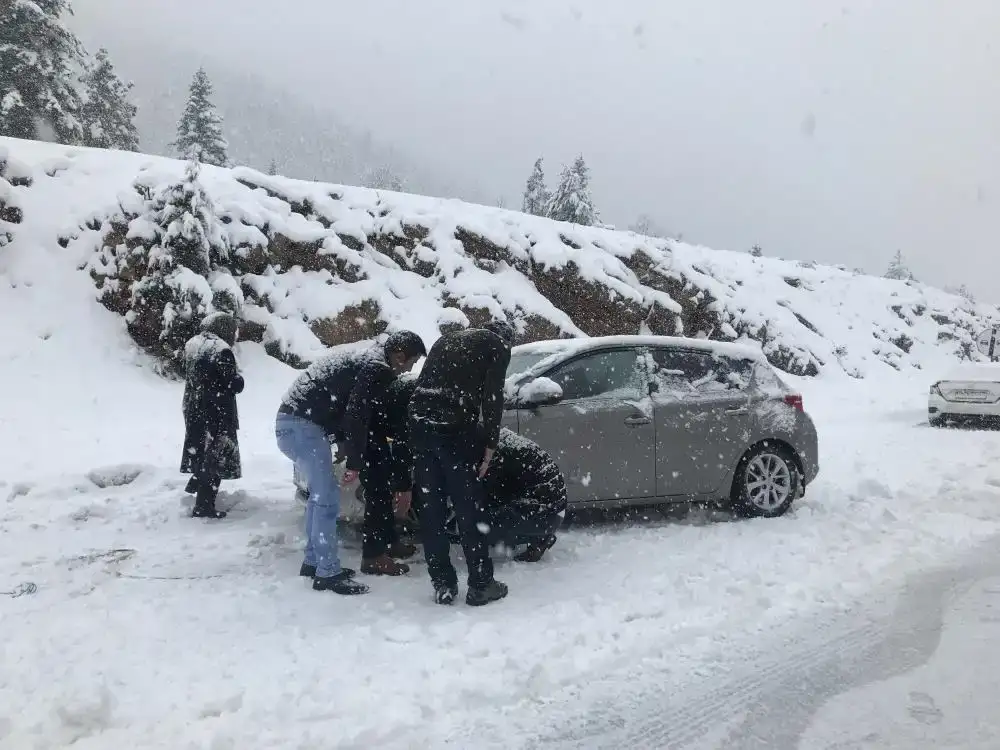 antalyaya-yagmur-ve-sel-yetmedi-kar-geldi-zirveler-beyaza-burundu