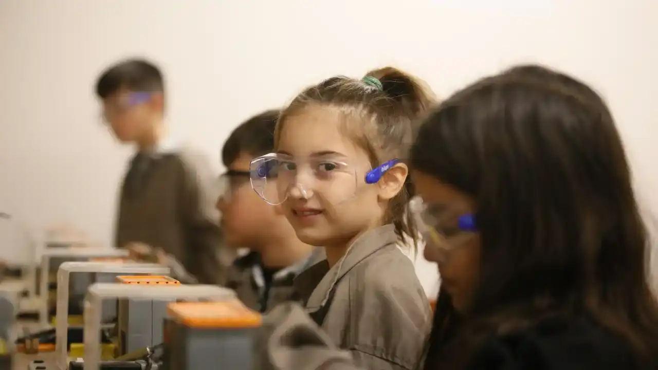 cocuklar-kepezde-laboratuvara-indi