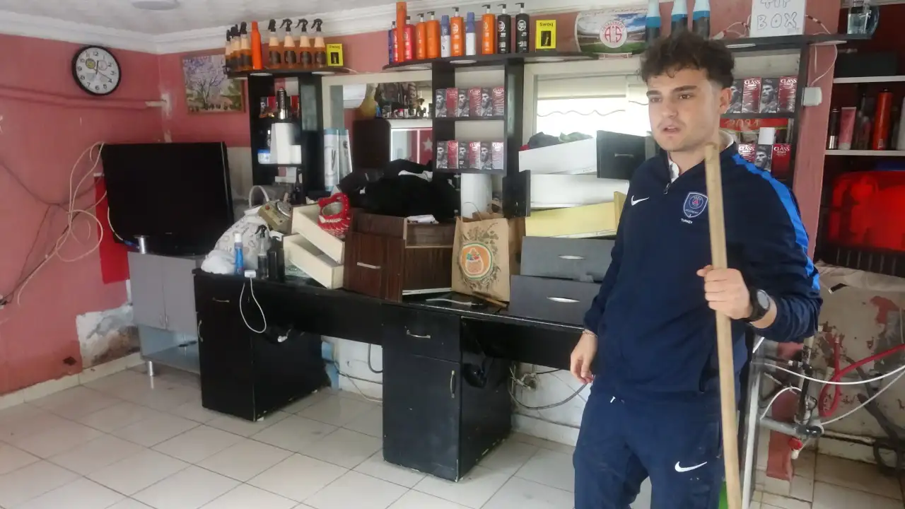 konyaalti-suya-gomuldu-vatandaslar-mahsur-kaldi