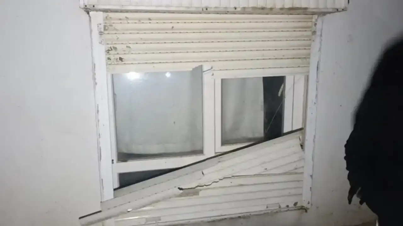 manavgati-hortum-vurdu-evlerin-catilar-uctu-seralar-yikildi