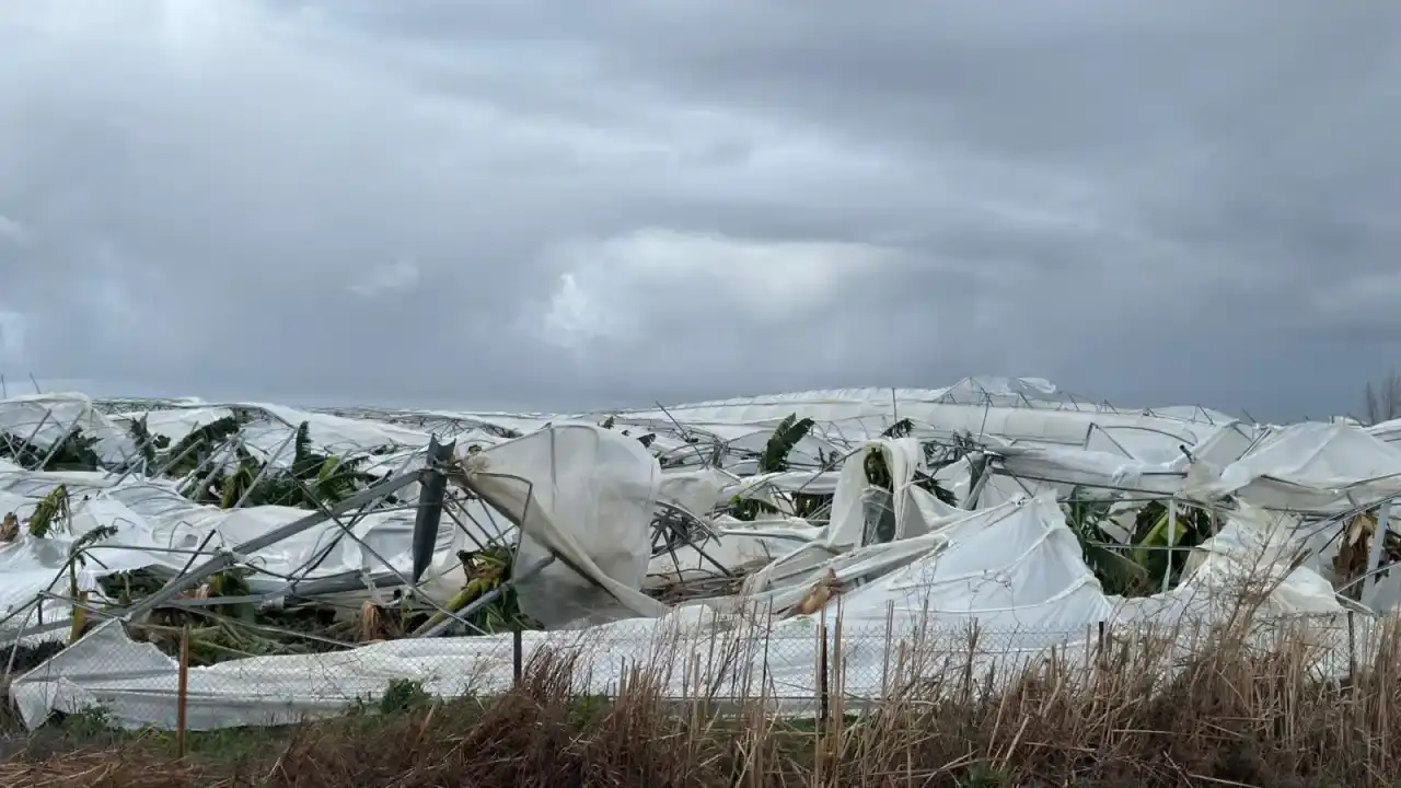 vali-sahin-antalya-yagmurlarla-sinandi