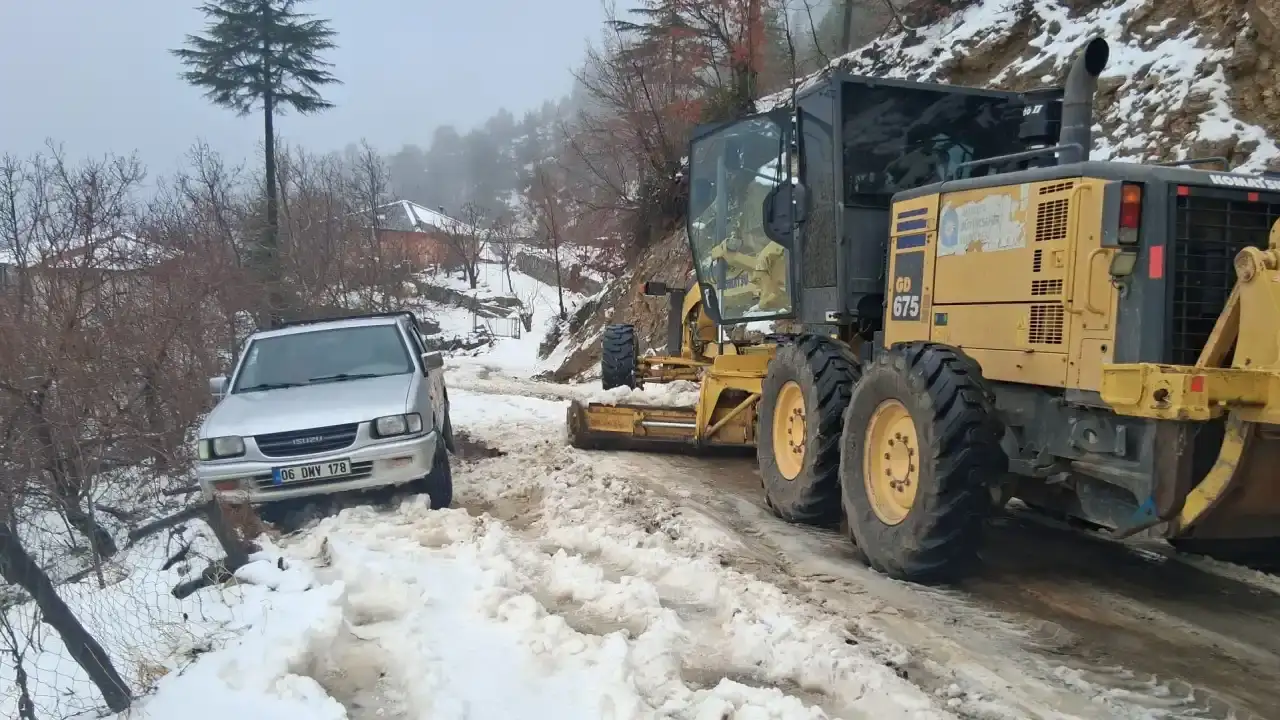 alanyada-ikili-alarm-bir-yanda-kar-diger-yanda-heyelan