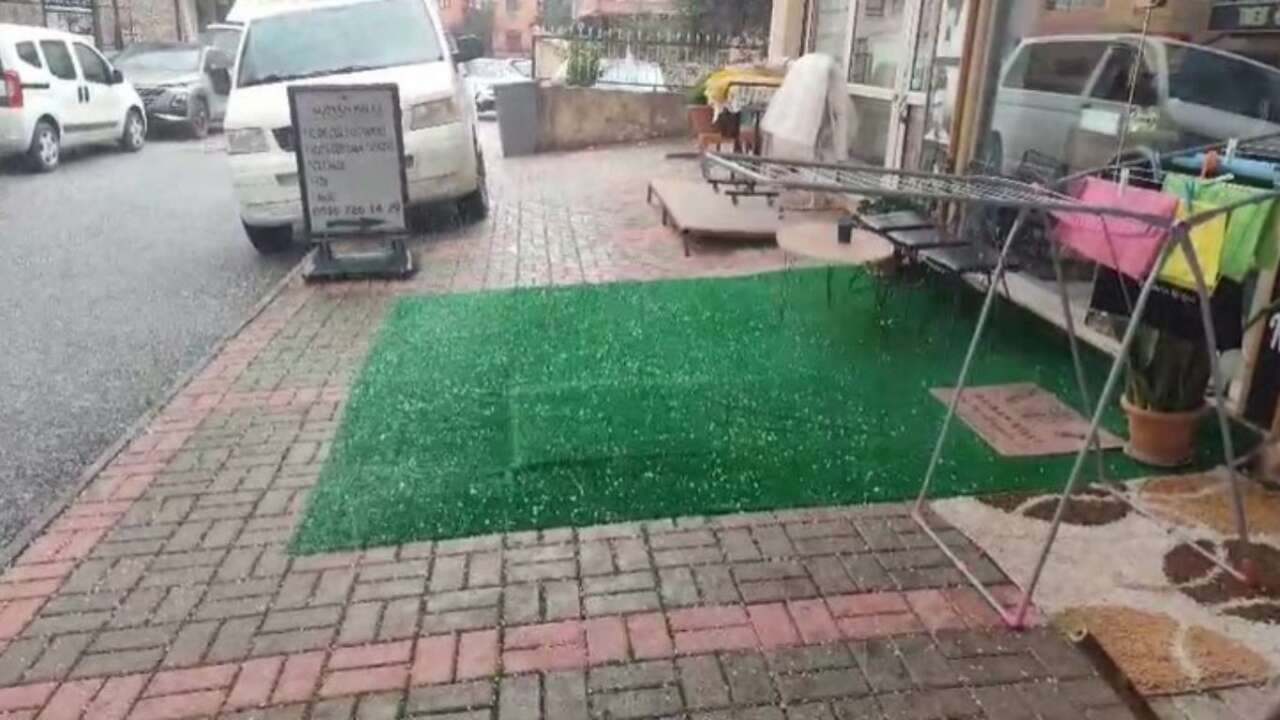 alanyada-saganak-doluya-dondu