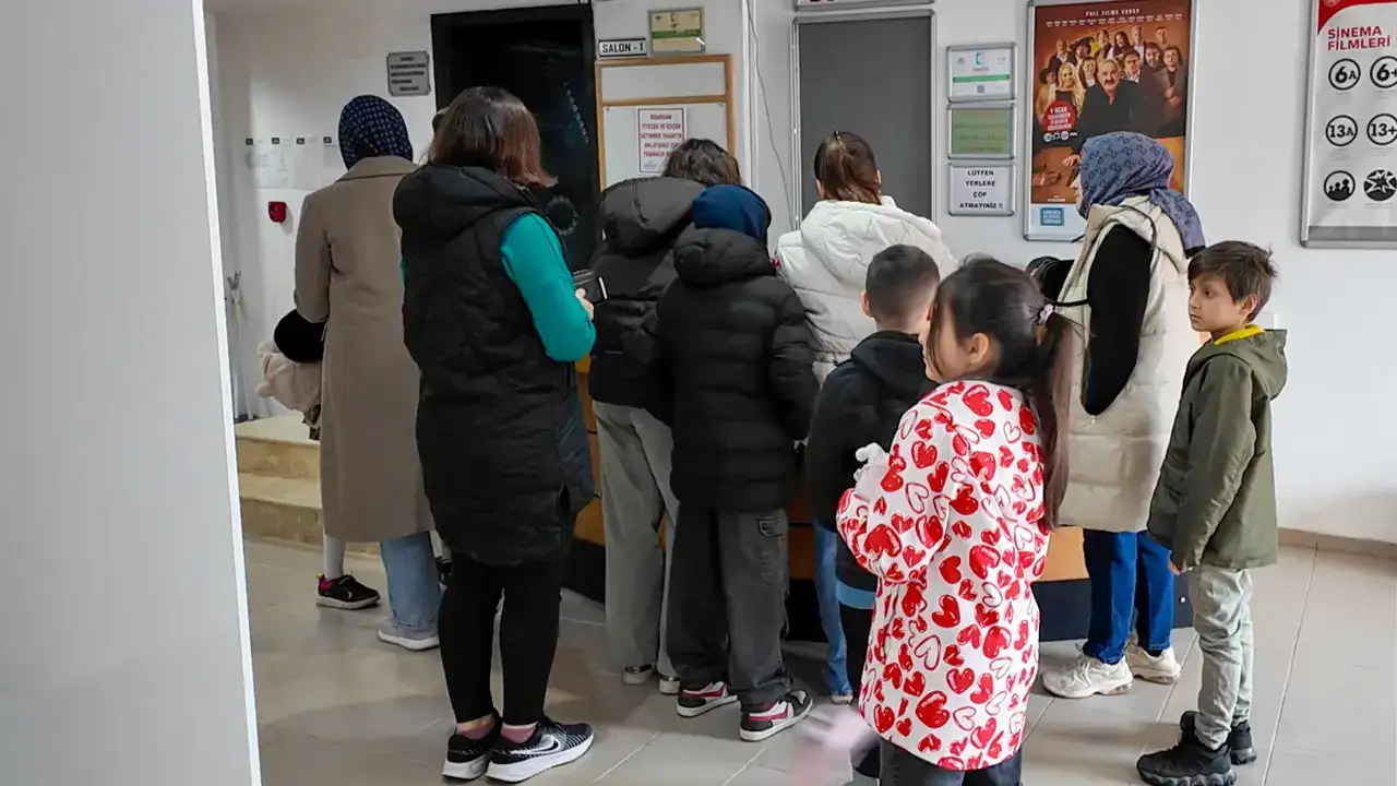 basarili-ogrenciler-kumlucada-sinema-keyfi-yasadi