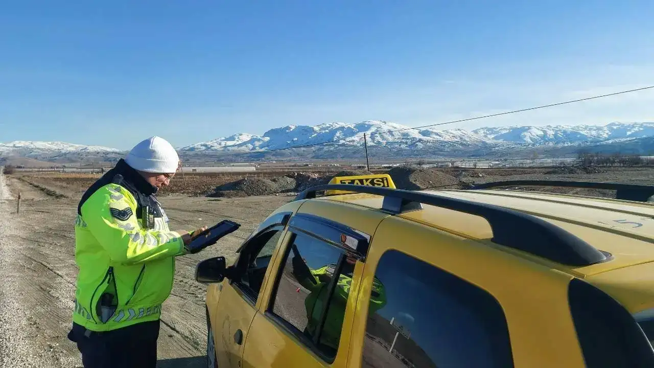 burdur-yollarinda-siki-denetim-11-bin-arac-mercek-altina-alindi