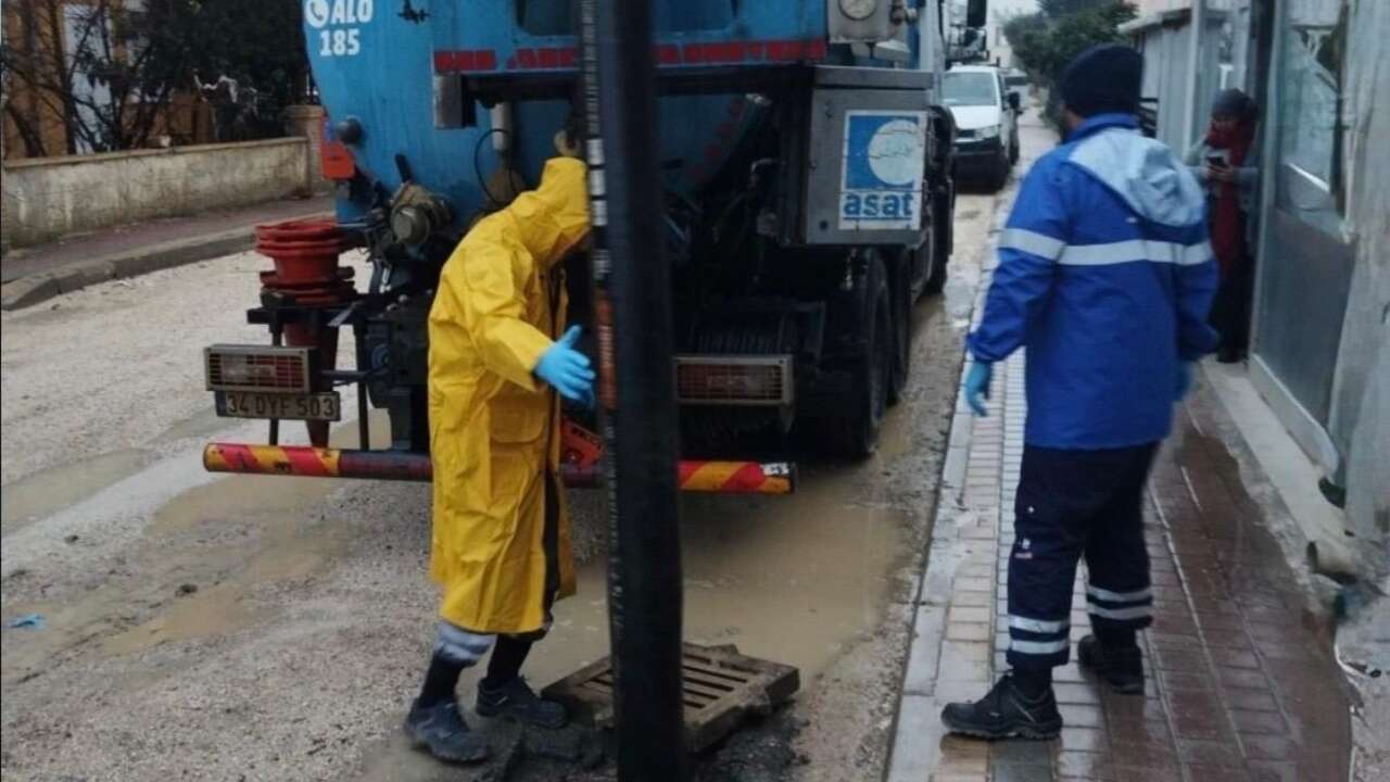 busra-dirgen-ozdemir-acikladi-antalyada-rekor-yagis