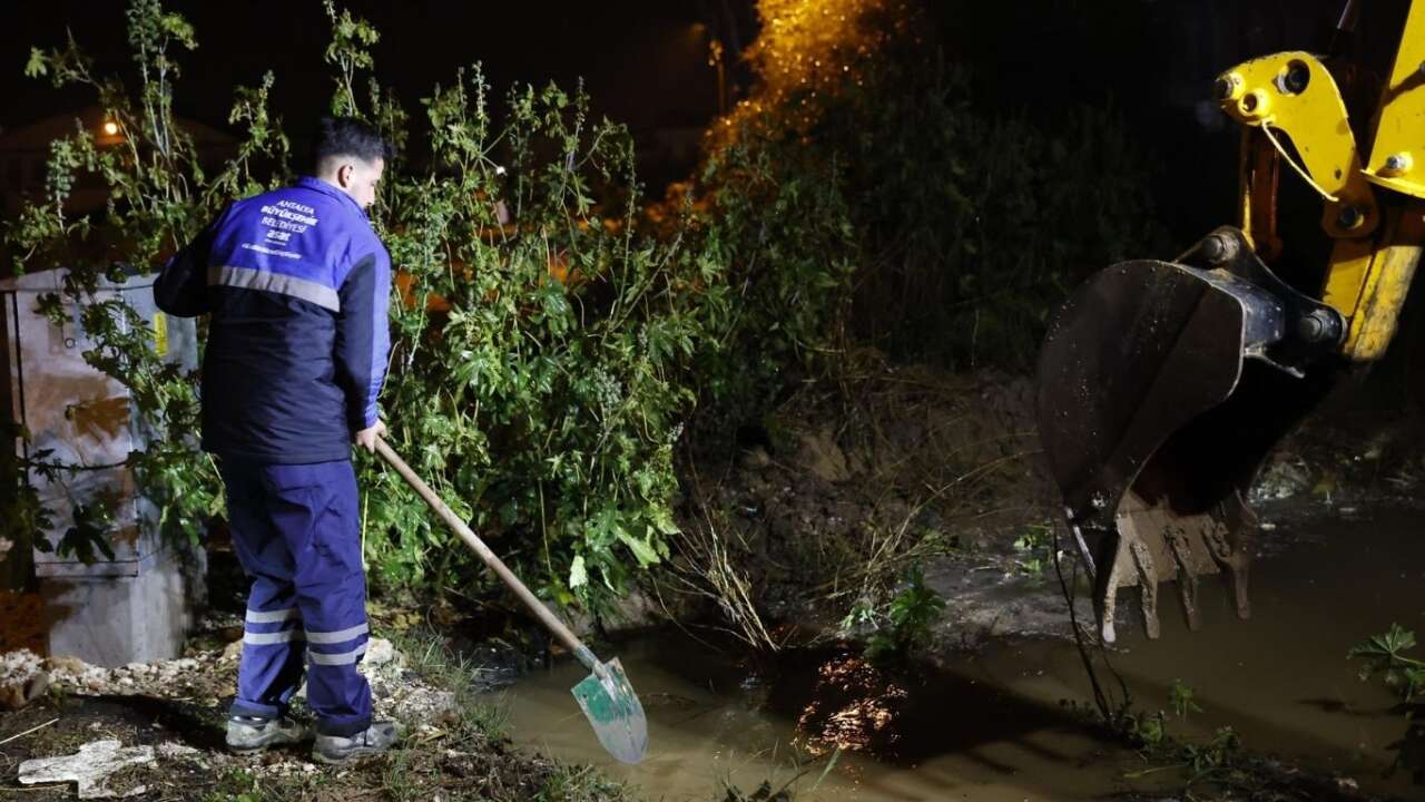busra-dirgen-ozdemir-acikladi-antalyada-rekor-yagis
