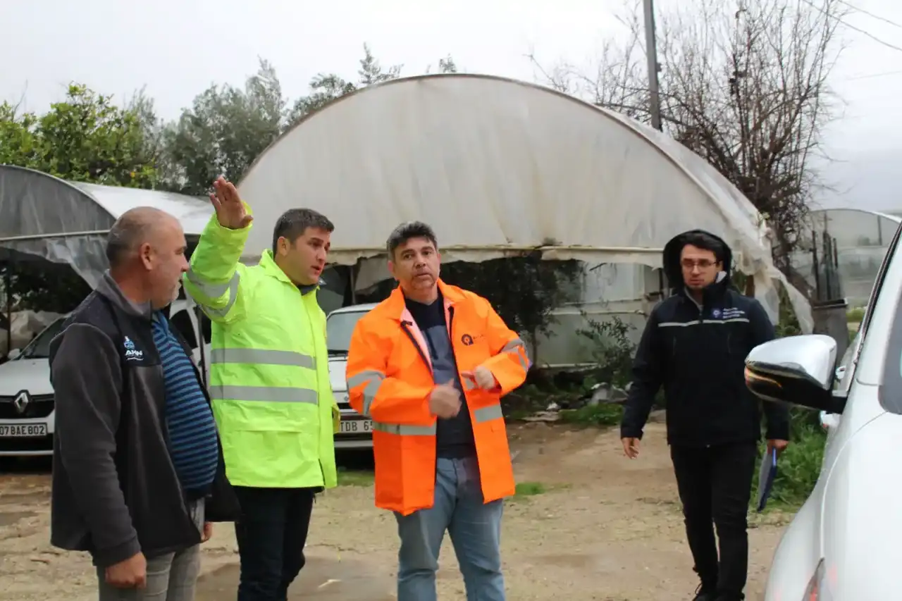 buyuksehir-finikede-afetin-izlerini-silmeye-calisiyor