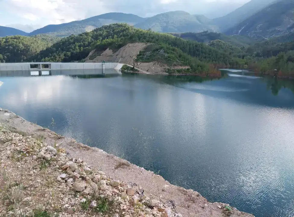 finike-kapicay-baraji-ilk-kez-yuzde-100-doldu-kapaklar-acildi