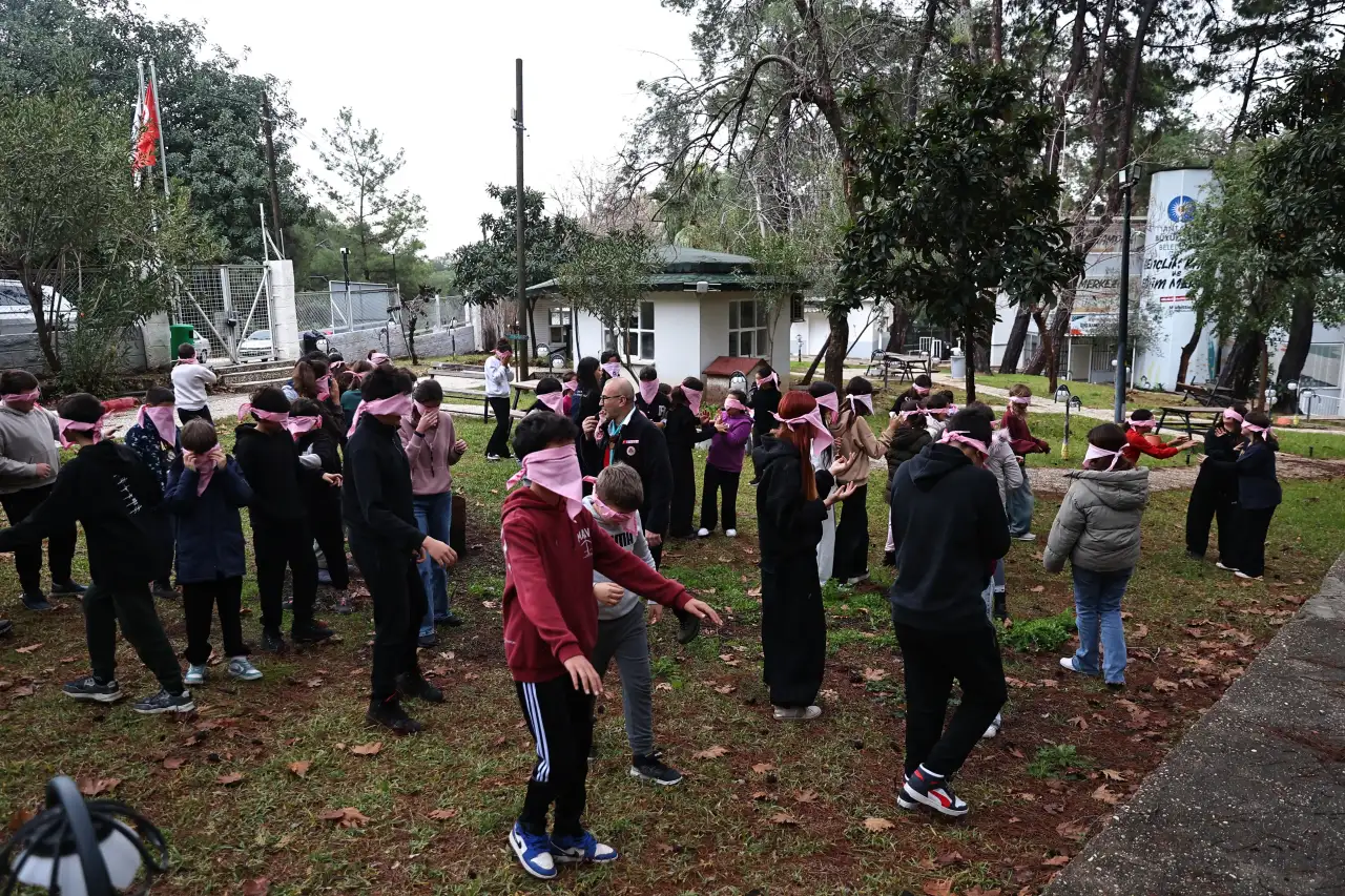 gelecegin-izcileri-antalyada-kampa-girdi