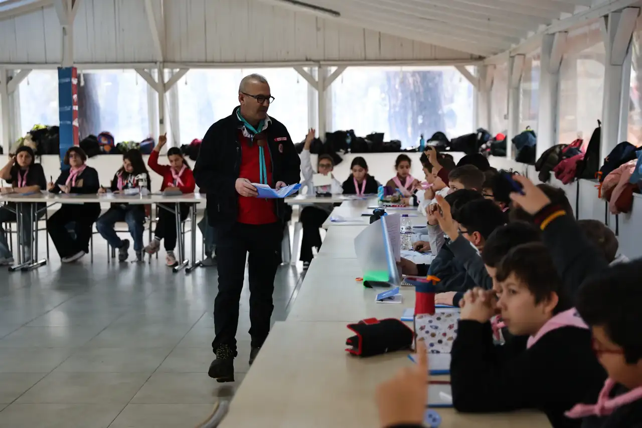 gelecegin-izcileri-antalyada-kampa-girdi