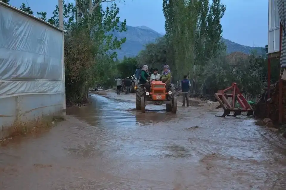 iyi-partili-poyrazdan-antalya-icin-afet-bolgesi-cagrisi-tbmmye-kanun-teklifi-verdi