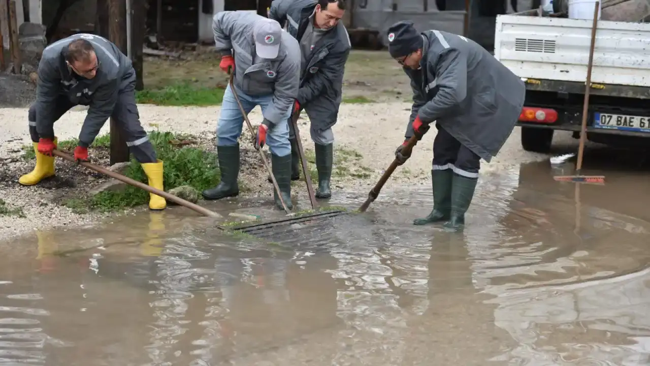 kepezde-saganak-sinavi-340-personel-sahadaydi