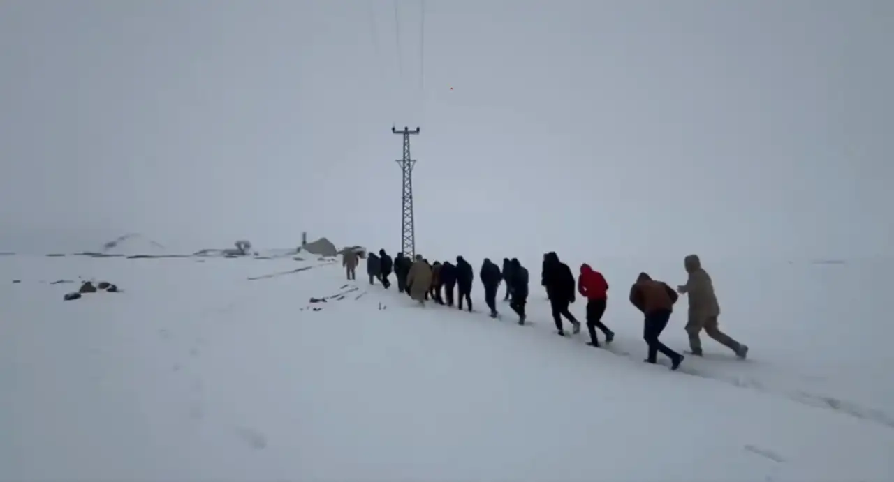 antalya-dahil-26-ilde-gocmen-kacakcilarina-iha-destekli-operasyon