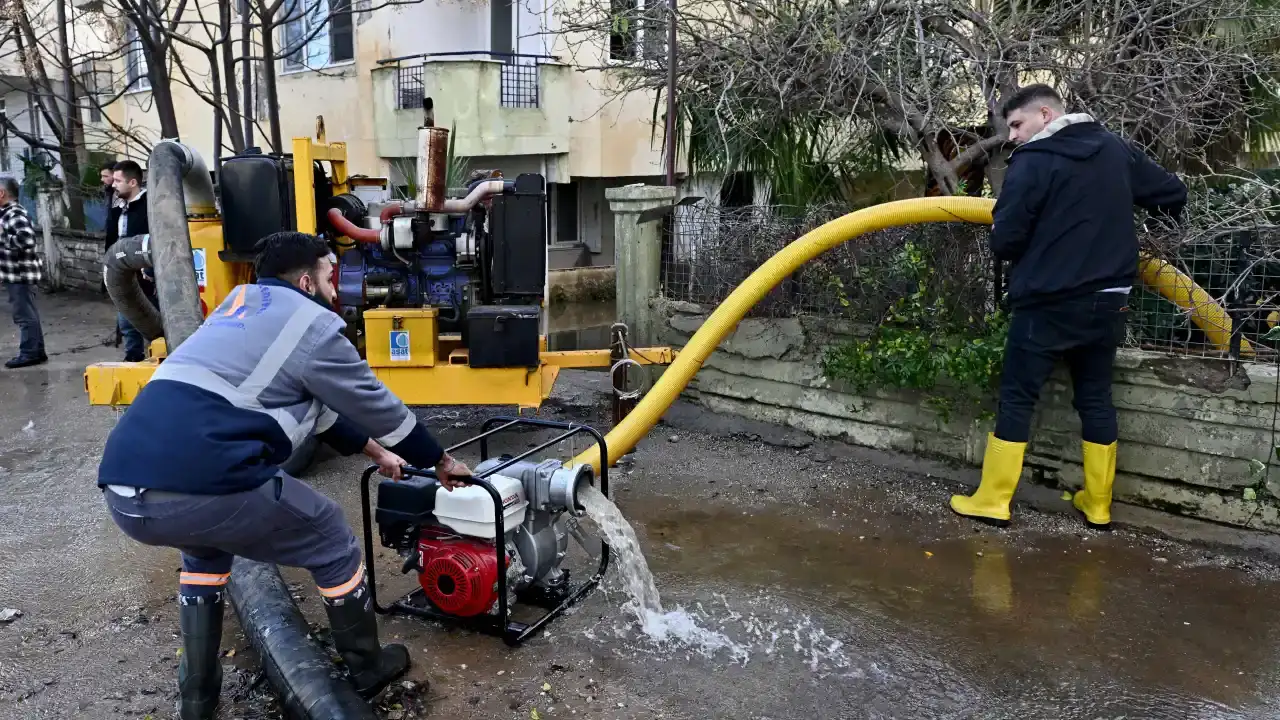 antalya-ermenekte-su-baskini-baskan-uysal-bolgeyi-inceledi