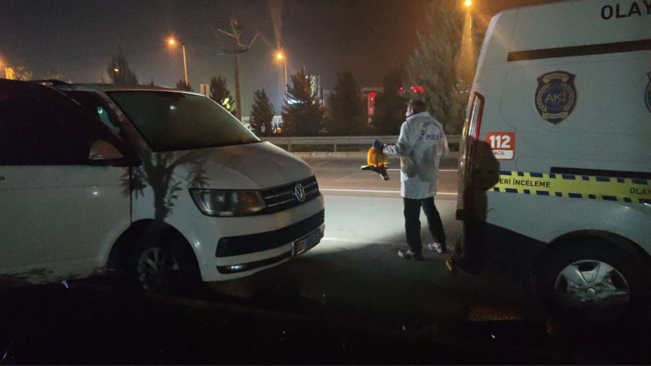 antalyada-sok-eden-manzara-arac-icinde-supheli-olum