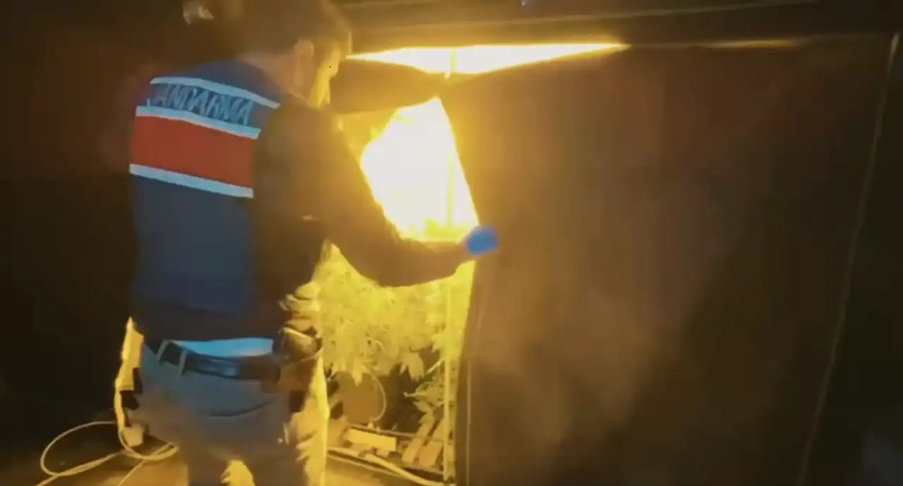 antalya-dahil-23-ilde-uyusturucu-operasyonu-milyonlarca-hap-ele-gecirildi