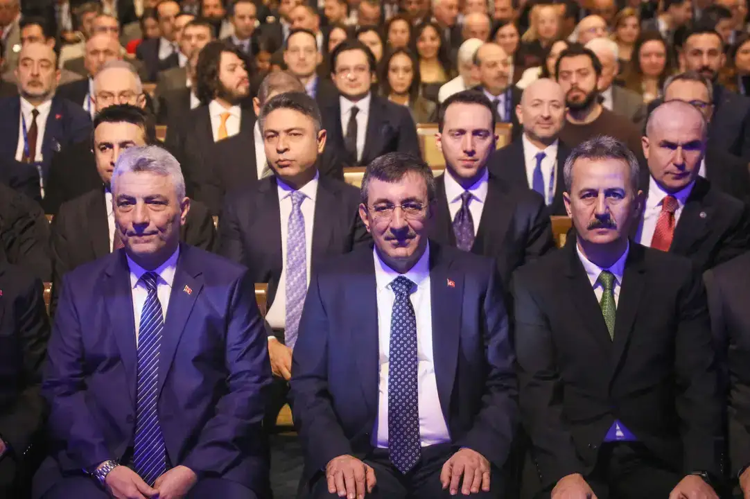 antalyada-cevdet-yilmazdan-savunma-sanayii-vurgusu-turkiye-avantajli-konumda