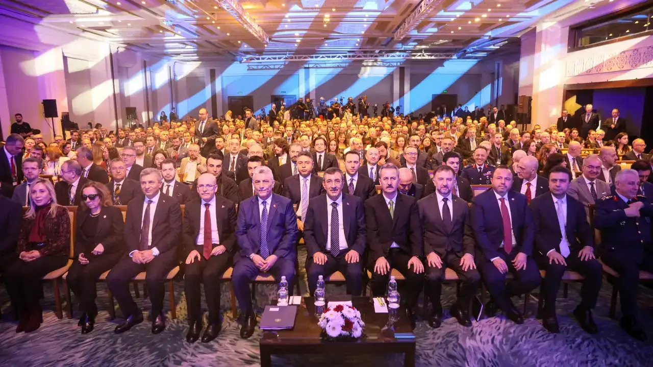 antalyada-cevdet-yilmazdan-savunma-sanayii-vurgusu-turkiye-avantajli-konumda