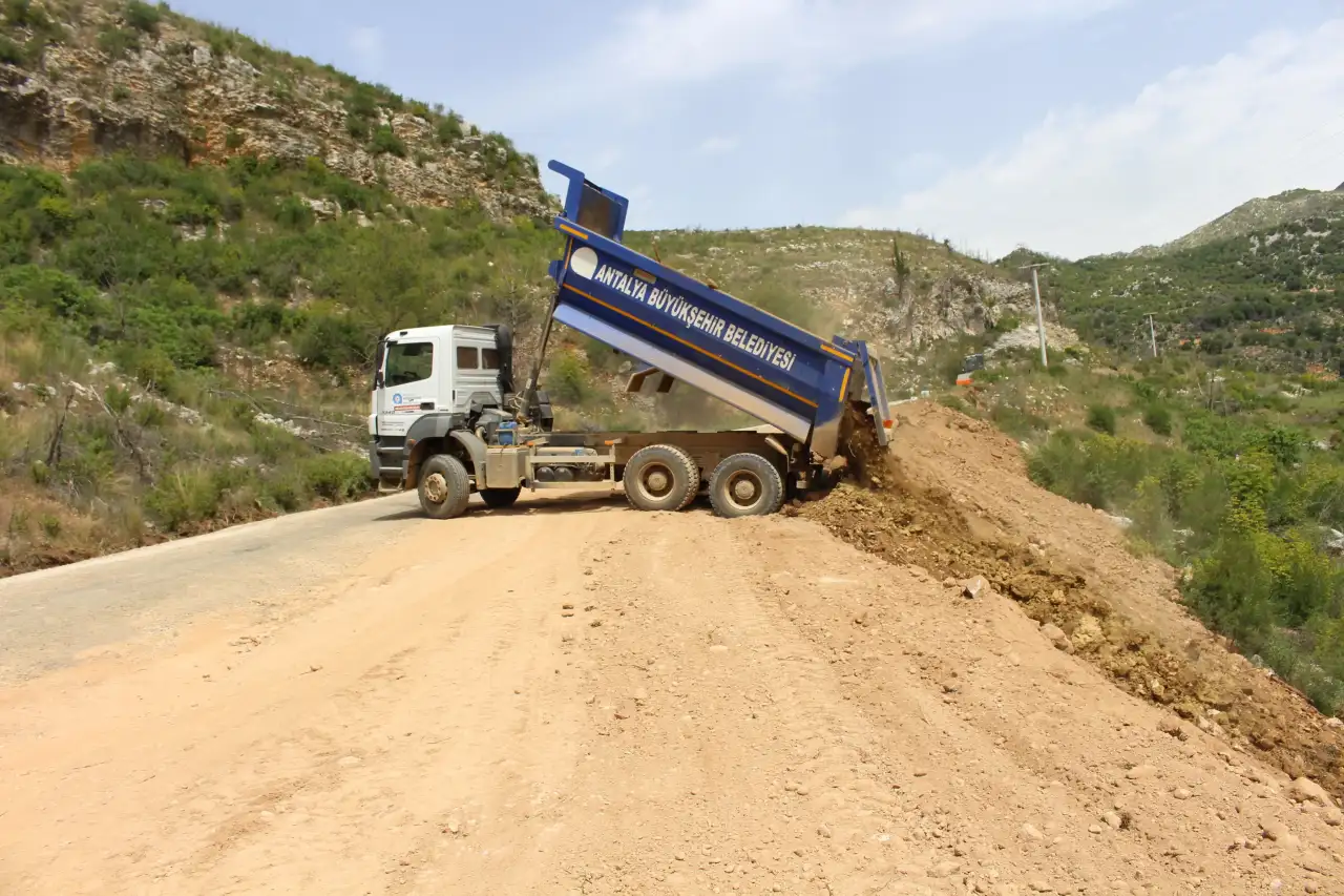 antalyanin-kirsal-yollarina-dev-yatirim-hamlesi