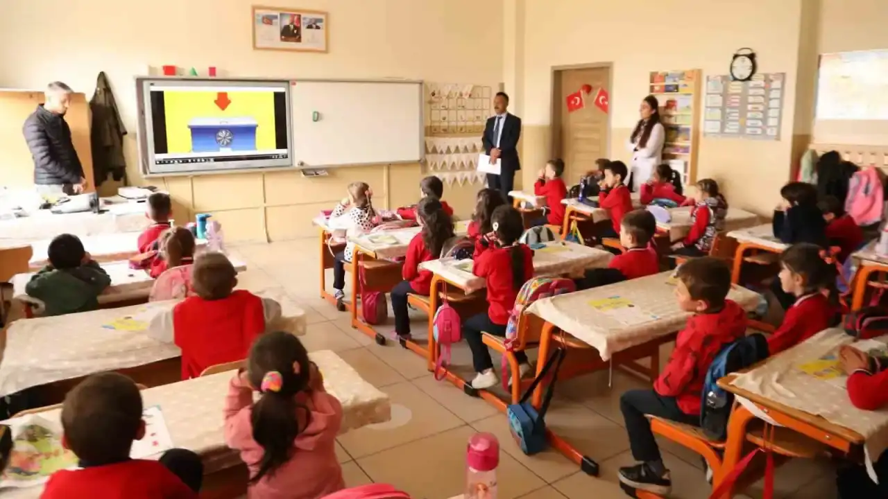 bakan-tekin-cag-atladik-dedi-egitim-isten-sinifta-kaldik-yaniti-geldi